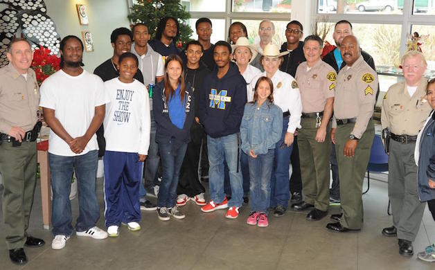 Sheriff’s toy and food drive brightens the holiday | Altadena Point