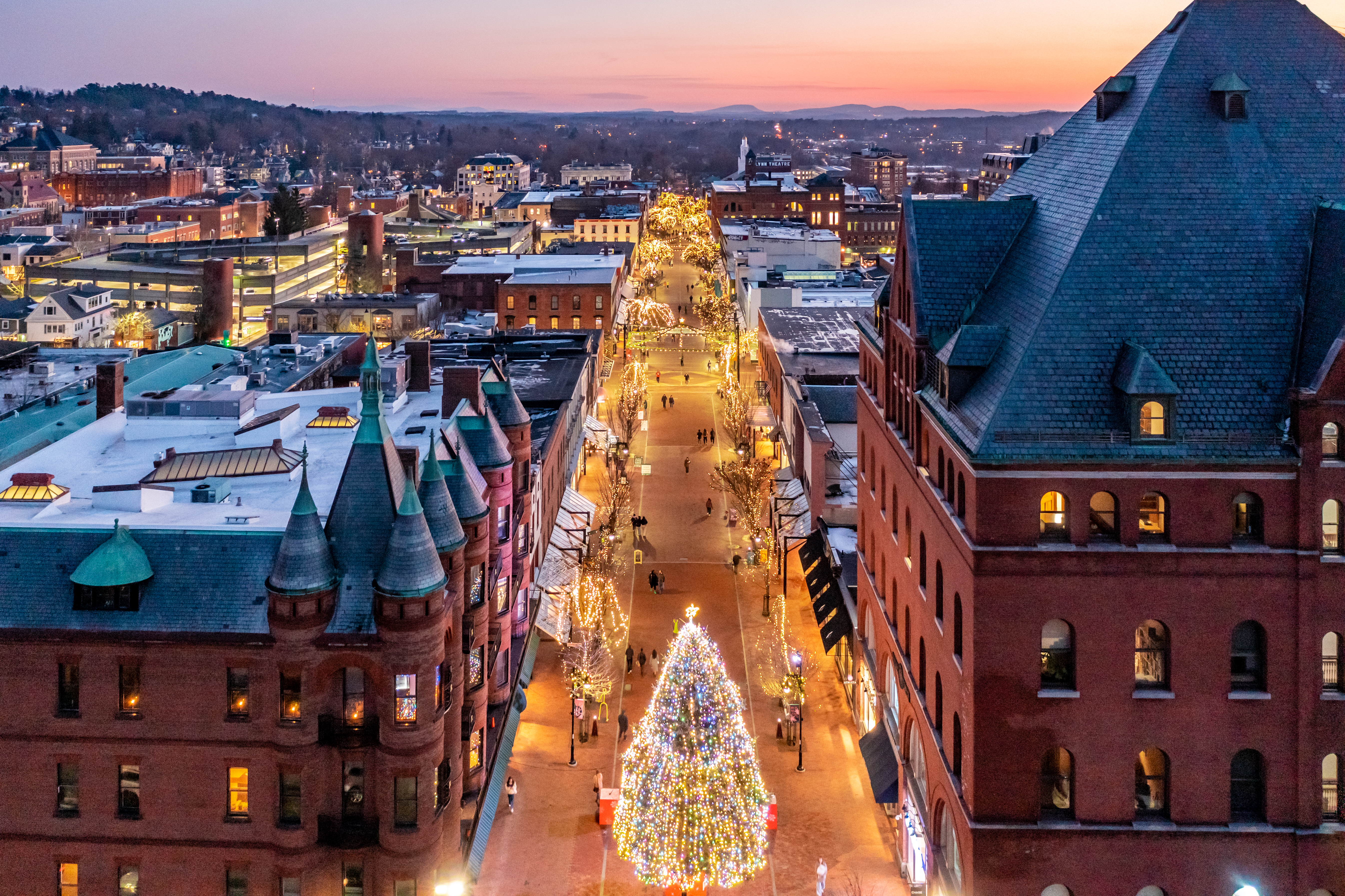 The Holidays Are Back on Church Street!! Where church street magic comes to  life | Best of Burlington, image size:5382x3585