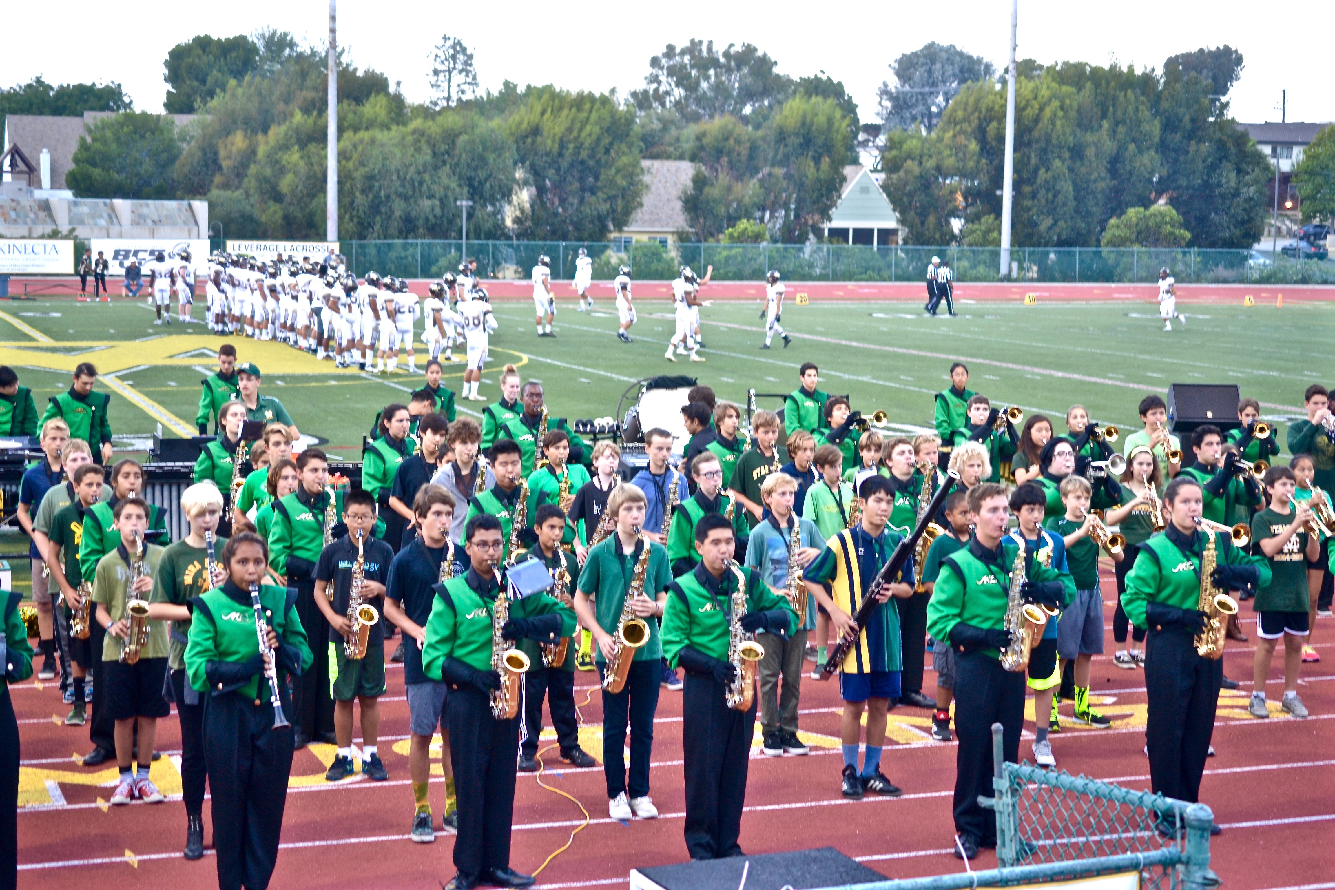 Mira Costa, MBMS Bands Join Together for 'Green and Gold Day' DigMB