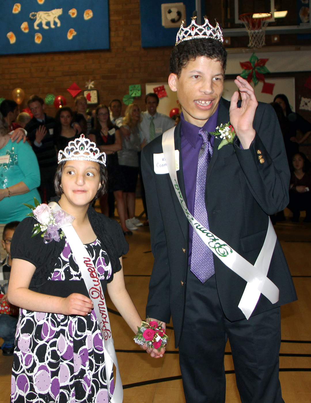 Community members bring joy to holidays for Jordan Valley School
