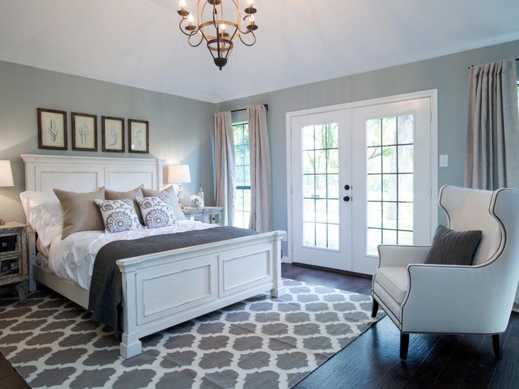 A Few Tips From Experts To Redo Your Master Bedroom Here