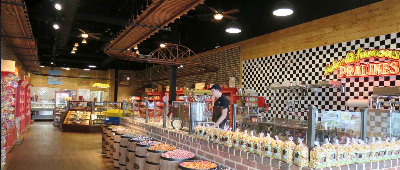 River Street Sweets • Savannah’s Candy Kitchen opens in Greenville Feb