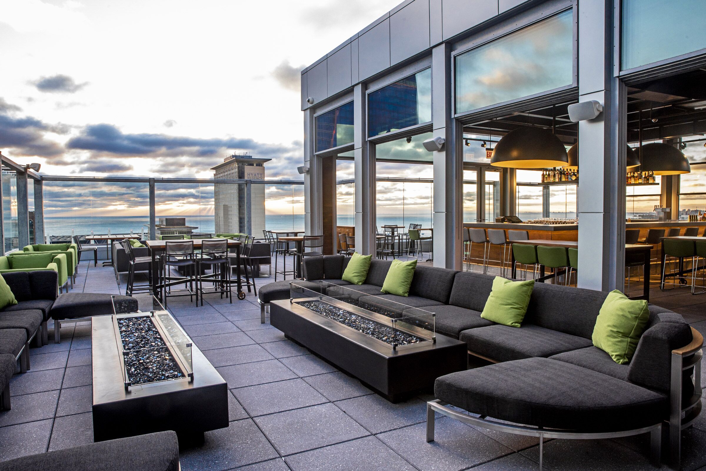 Vu Rooftop Bar Offers New Happy Hour