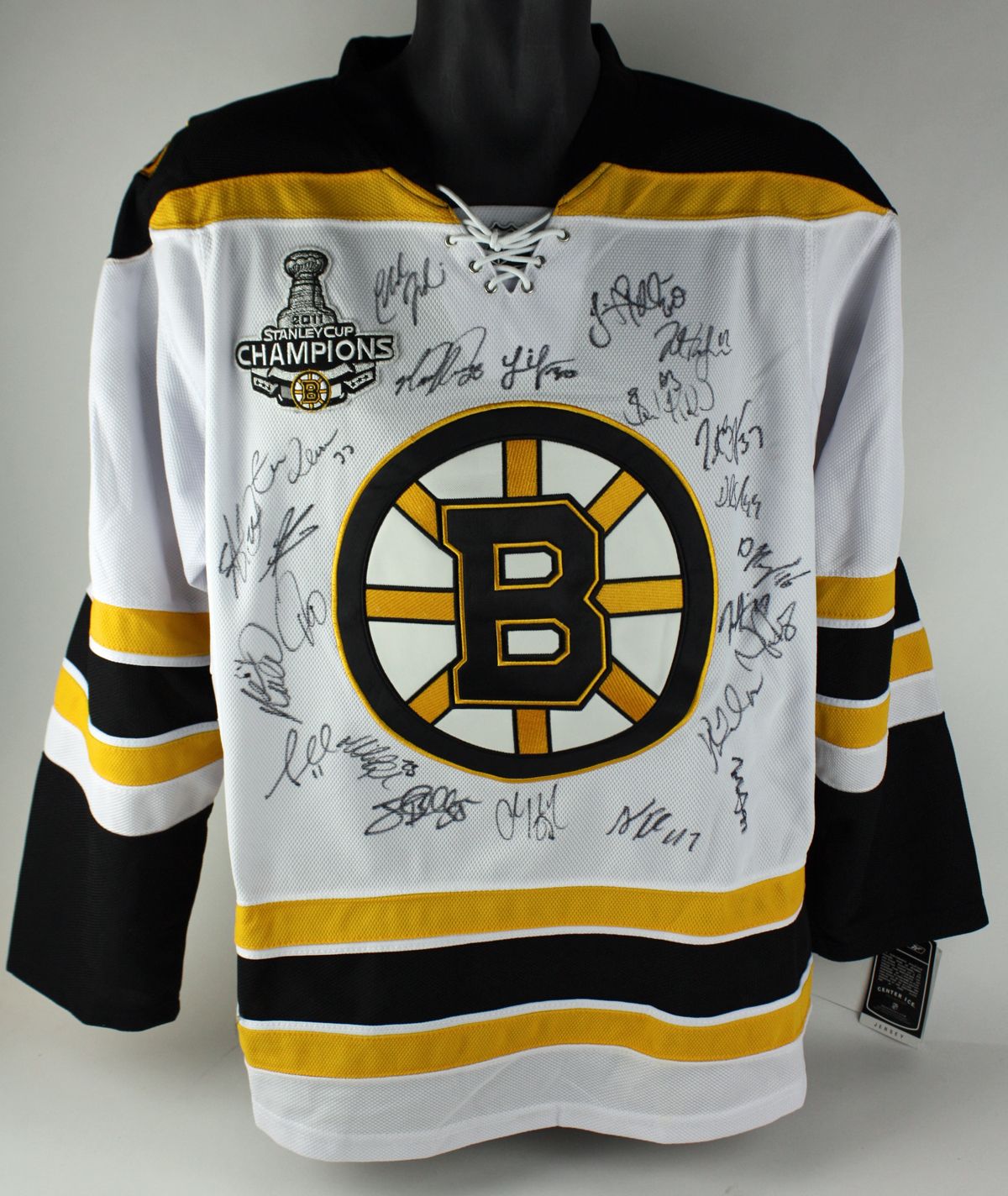 Boston Bruins Team Signed Jersey Up For 