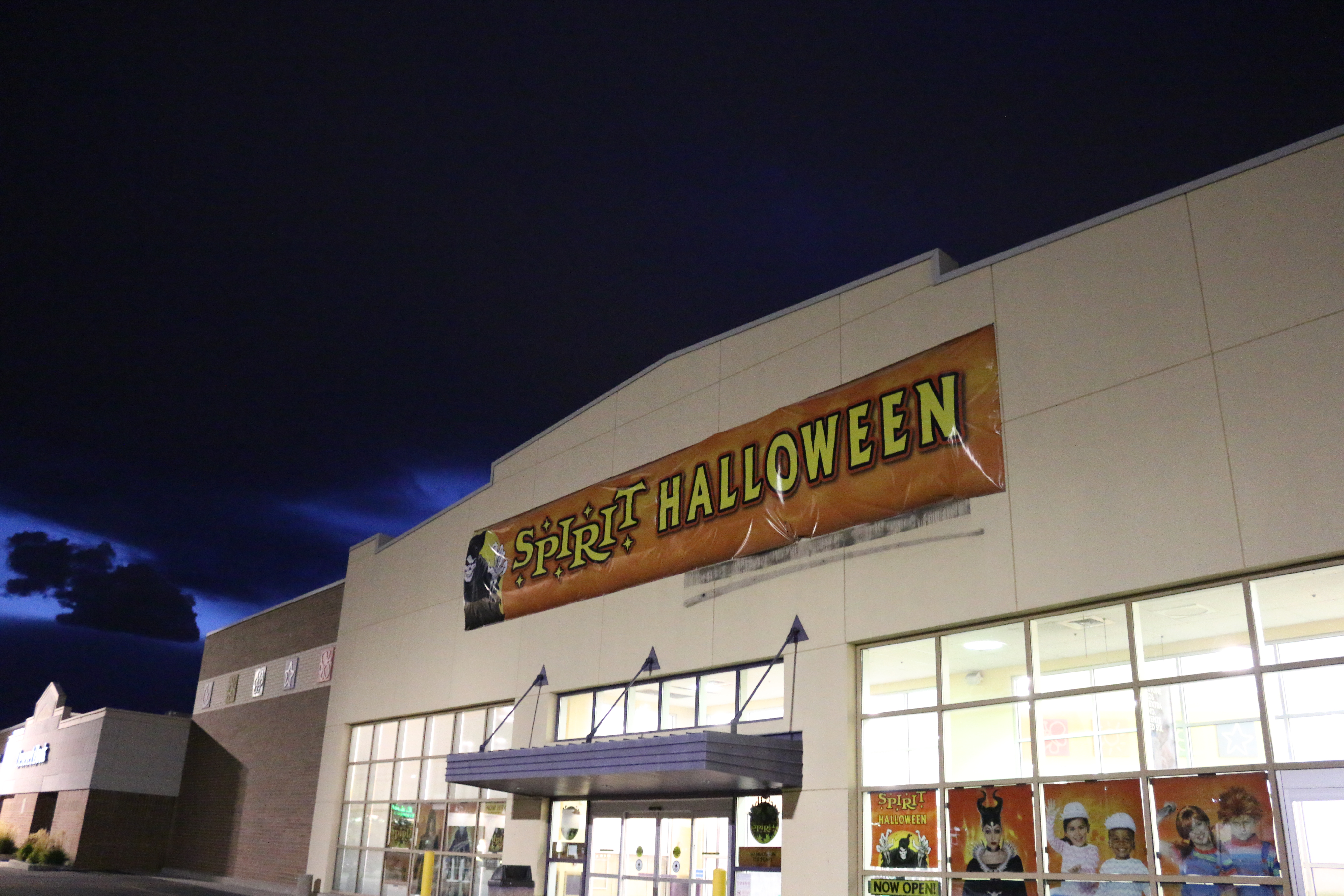 What it takes to open one of those seasonal Halloween stores