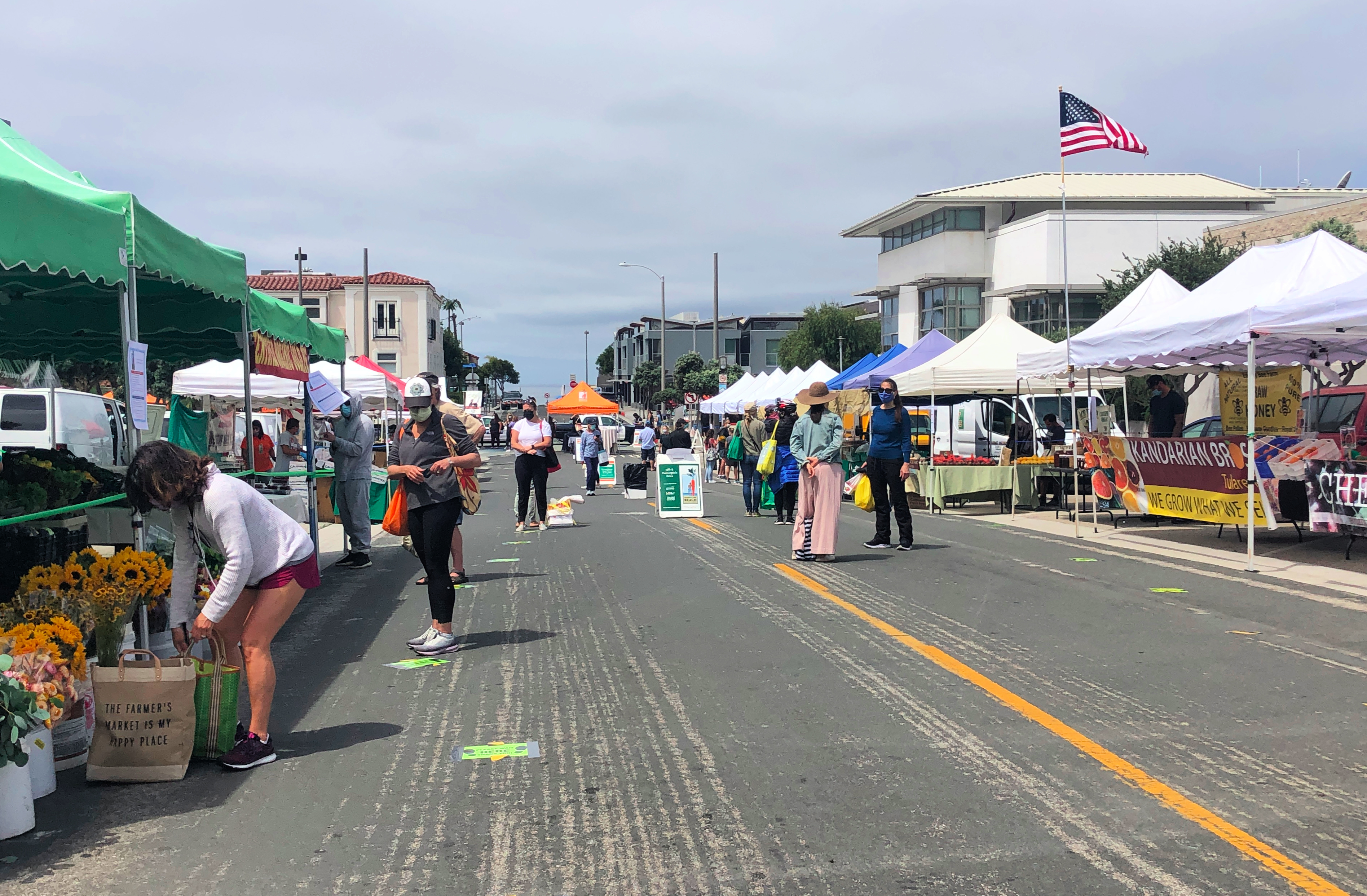 Customers Flock to Manhattan Beach Farmers' Market Re-Opening | DigMB