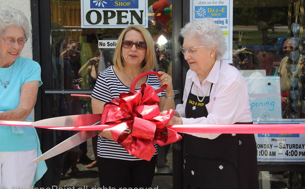 Daze-E Shop re-opens … again | Altadena Point