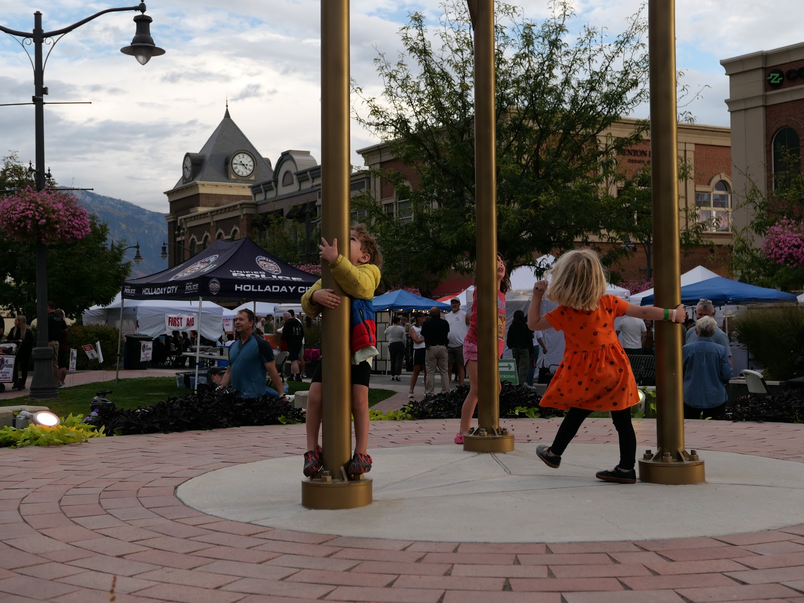 Holladay comes alive with art at Blue Moon Festival