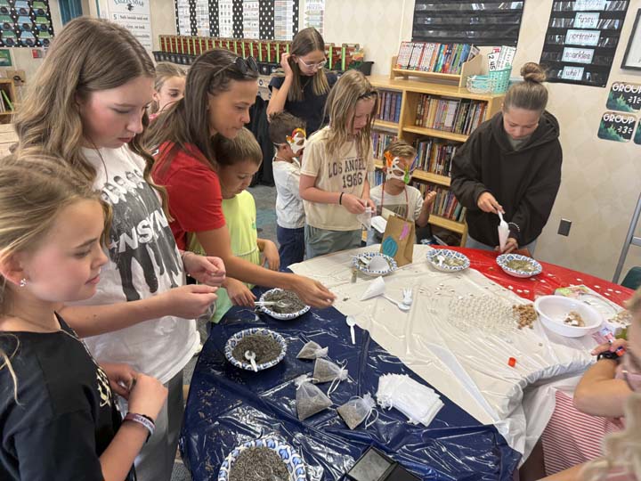Oak Hollow students get a taste of France | The City Journals