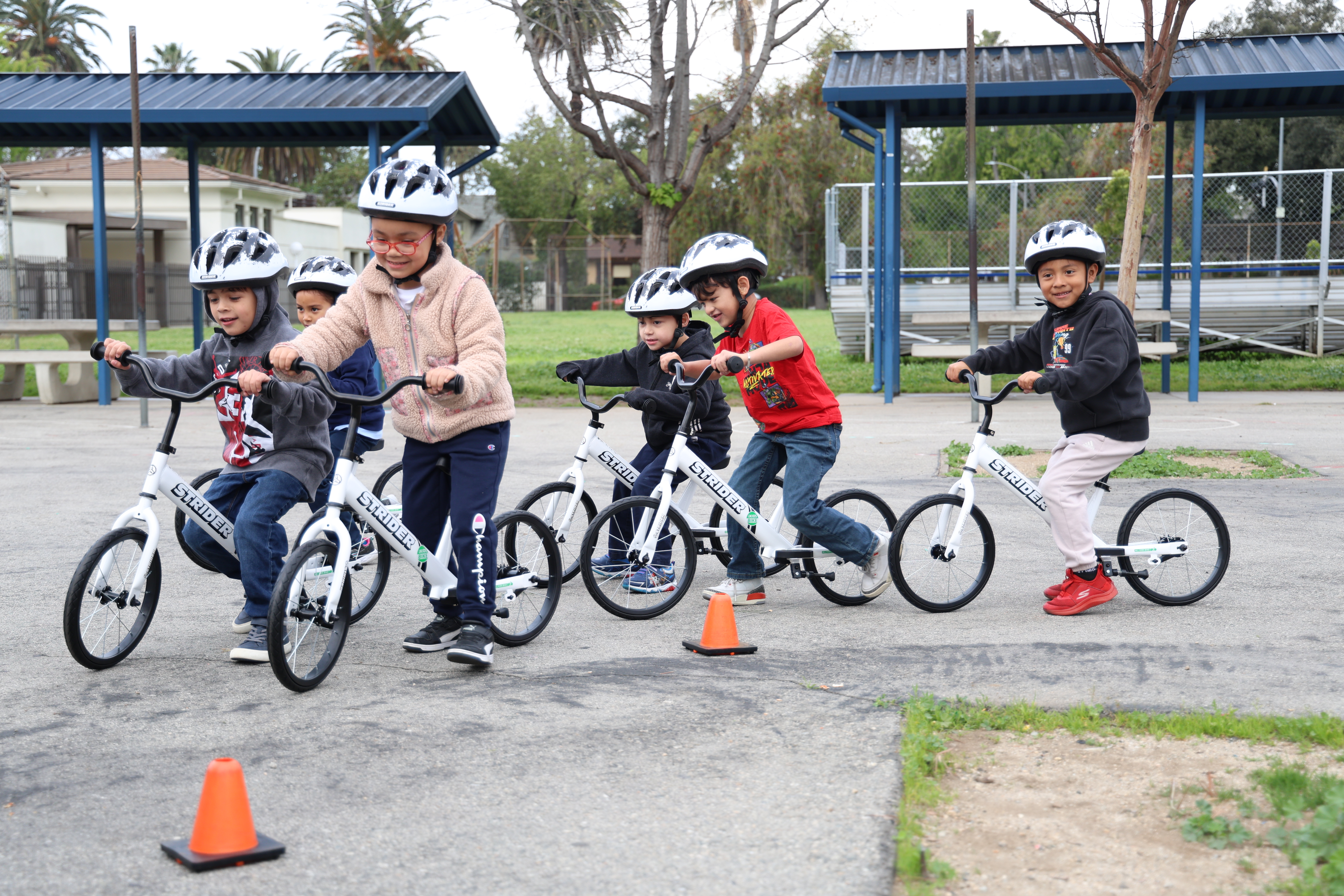 Kindergartners learn to ride bikes with nonprofit All Kids Bike | The ...