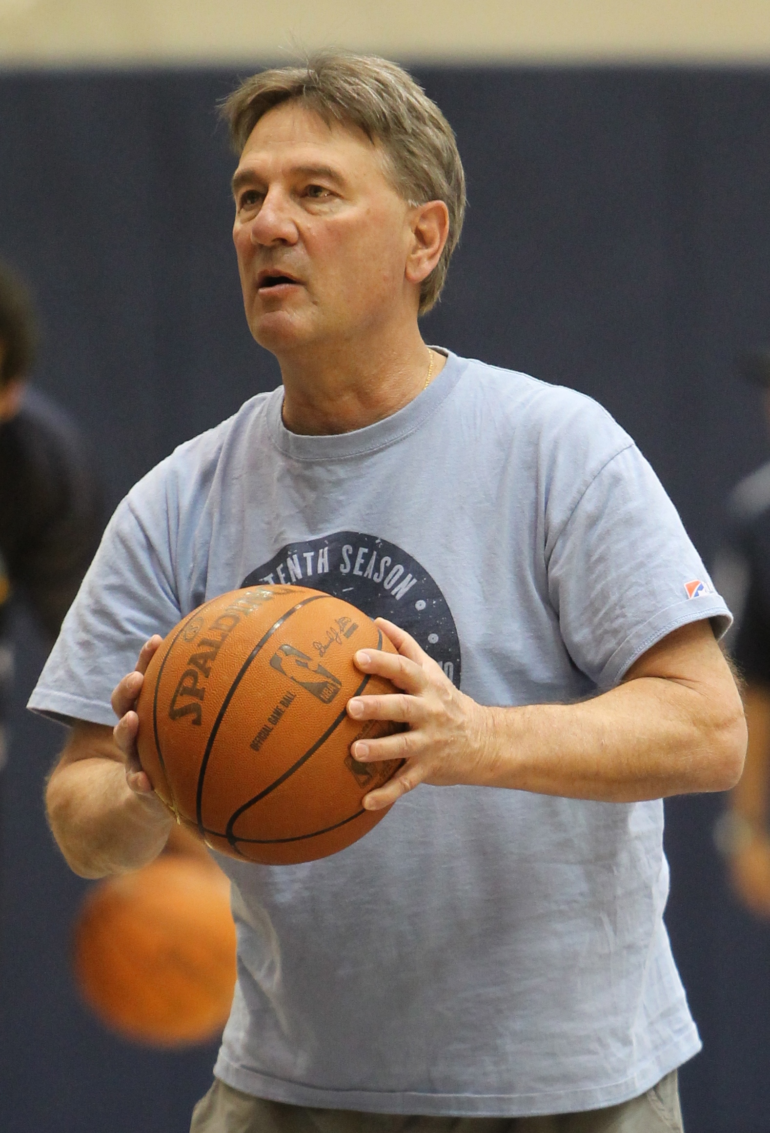 Veteran NBA coach aims to teach fundamental skills to local kids ...
